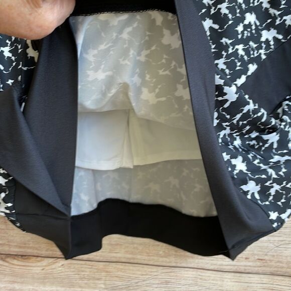 HAUS OF GREY SKORT IN BLACK AND WHITE PRINT - Picture 3 of 6